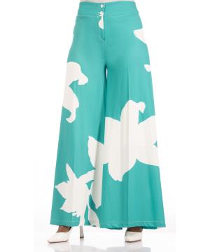 Wide trousers in a big and distinctive print