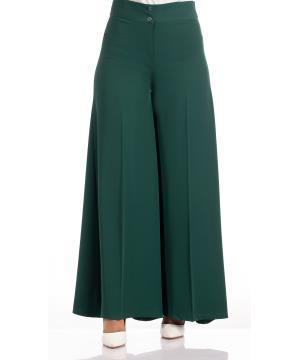 Wide cut trousers with distinctive summer material