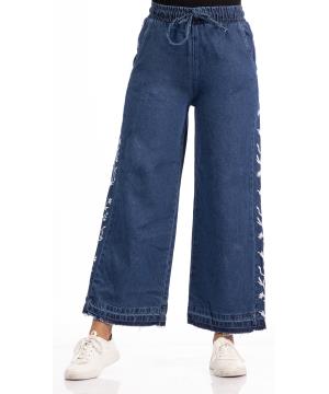Jeans decorated with white drawings on the side 