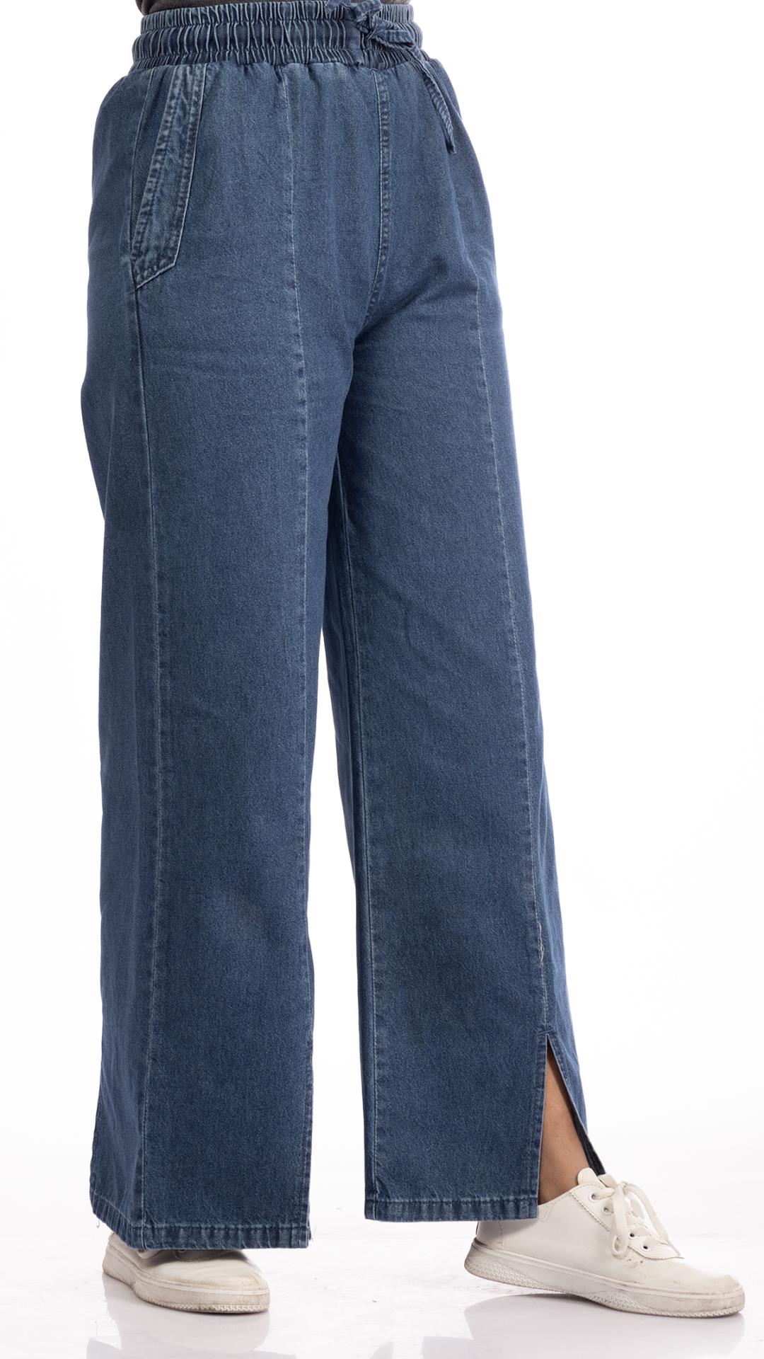 Jeans with a small slit on the front and back